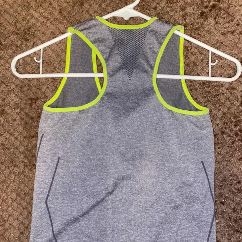 Workout Top - Picture 4 of 8
